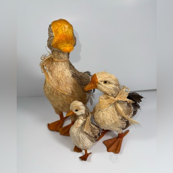 Vintage straw/feathers duck set of three -family - Picture 2 of 14
